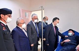 Vali Aksoy, şehit babası Aygün ile görüştü