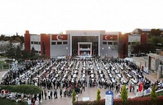 ADÜ Ailesi geleneksel iftar yemeğinde bir araya...