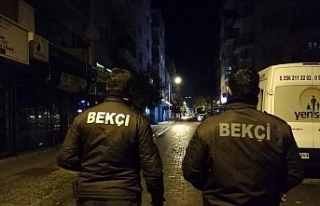 Aranan şahıs bekçilere takıldı