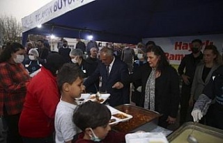 Başkan Çerçioğlu iftar sofrasında vatandaşlarla...