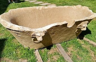 Bir tonluk 1800 yıllık mermer küvet Afrodisias...