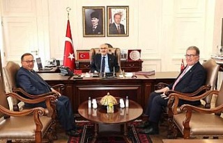 İzmir Valisi Köşger, Aydınlı borsa yöneticilerini...