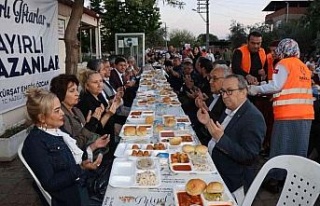 Nazilli Belediyesi iftar sofraları kurmaya devam...