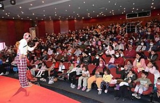Nazilli’de 2 bin 500 çocuk tiyatro ile buluştu