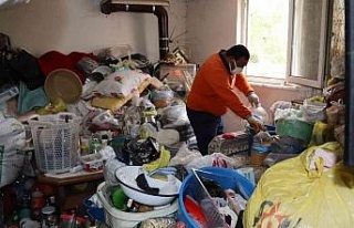 Nazilli’deki evden 4 kamyon çöp çıktı