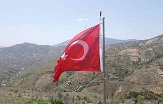 Nazilli’nin dört bir yanı dev Türk bayrakları...