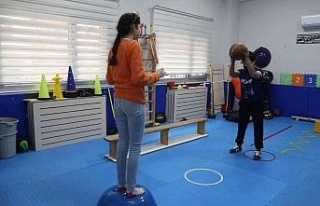 Otizmli ikiz çocuk annesi Volkan; "Otizmde öncelik...