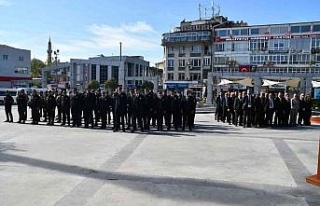 Söke’de Polis Atatürk Anıtı’na çelenk sundu