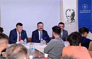 Vali Aksoy, üniversiteli öğrencilerin misafiri...