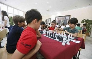 Büyükşehir’in kültür merkezleri genç satranççılar...
