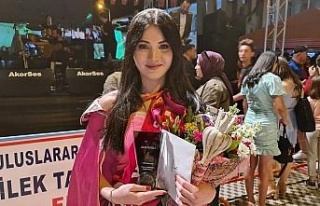 Festivalin çilek güzeli İzmir’den