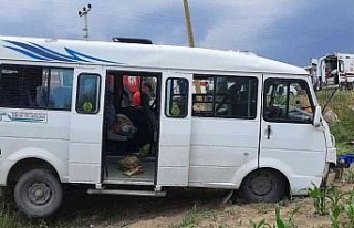 Minibüs kazasında yaralanan şahıs hastanede hayatını...