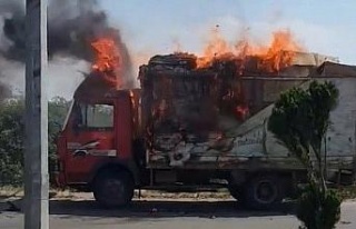 Seyir halindeki kamyonda çıkan yangın söndürüldü