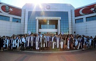 ADÜ İktisat Fakültesi mezuniyet töreni coşkuyla...