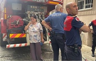 Akrabasının evinin yandığını gören kadın gözyaşlarına...