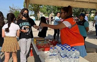 Başkan Atabay, Didim’de sınava giren öğrencileri...