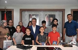 Başkan Erol’dan başarılı öğrencilere ödül
