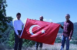 Başkan Özcan bayrak sevdalısı Sertkaya’yı ziyaret...
