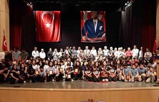 Başkan Özcan Nazillili öğrencilerin gururuna ortak...