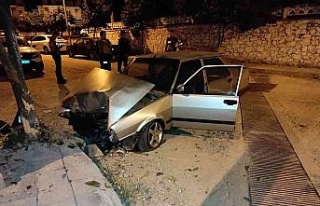 Jandarmadan kaçarken kaza yaptı