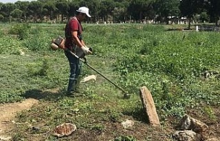 Koçarlı’da mezarlıklar bayram ziyaretlerine hazırlanıyor