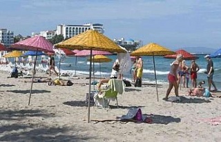 Kuşadası plajları misafirlerini bekliyor