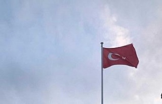 Nazillili vatandaşın bayrak hassasiyeti