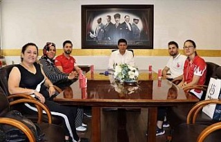 Nazilli’nin şampiyon kızı Başkan Özcan’a...