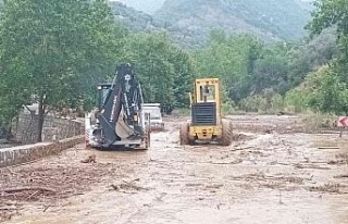 Selde mahsur kalan araçları Aydın Büyükşehir...