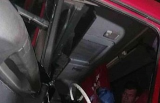 Tır şoförünü sıkıştığı yerden itfaiye kurtardı