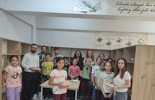 Üniversitelilerden kardeşlerine anlamlı hediye