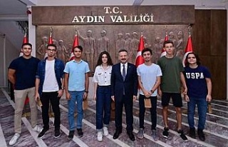 Aydın Valisi Aksoy, YKS 2022 Türkiye şampiyonlarını...