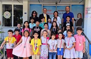 Başkan Kaya madalya verdi, öğrencileri kurslara...