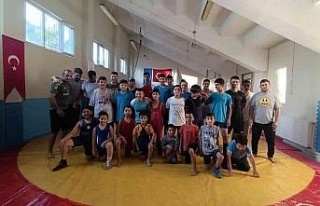 Geleceğin güreşçileri, spor okullarında yetişiyor