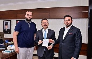 Vali Aksoy’dan Kızılay’a kurban bağışı