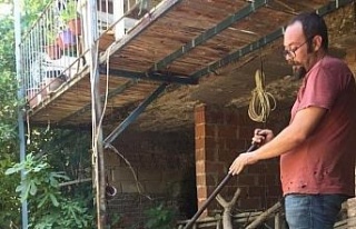 Aydın’da balkonlar kırmızıya boyandı