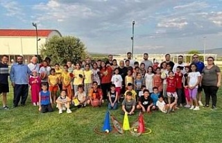 Kuyucaklı öğrenciler hem Kur’an öğreniyor hem...