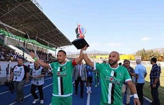 Efeler, şampiyonluk kupasına kavuştu