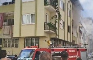 Elektrik prizinden çıkan yangın korkuttu