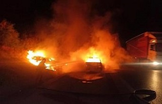 Hareket halindeyken yanan araç hurdaya döndü