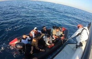 Kuşadası’nda 12 düzensiz göçmen kurtarıldı