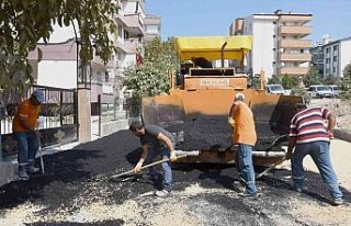 Kuşadası’nda eskiyen yollar yenileniyor