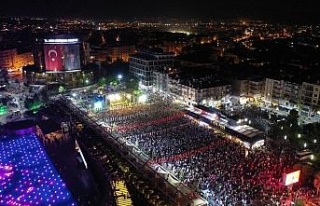 On binlerce Aydınlı, kurtuluş coşkunu Haluk Levent...