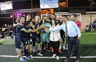 Yenipazar Karacaörenspor turnuvada şampiyon oldu