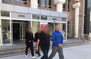 FETÖ şüphelileri yurt dışına kaçarken yakalandı