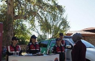 Jandarma Karacasu’da vatandaşları bilgilendirdi