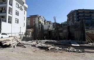 Kuşadası’nda hırsızlar inşaatlara dadandı