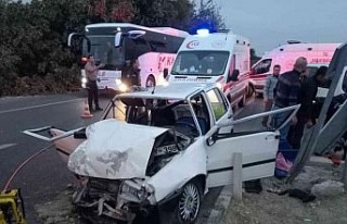 Aydın’da iki otomobil kafa kafaya çarpıştı:...