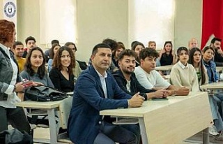 Başkan Günel, üniversiteli öğrencilerle bir araya...