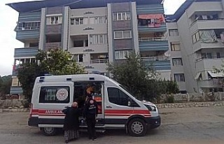 Emekli polis memuru evinde ölü bulundu